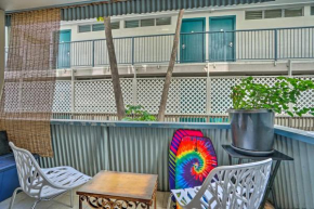 Sun-Filled Condo with Lanai Near Waikiki Beach!